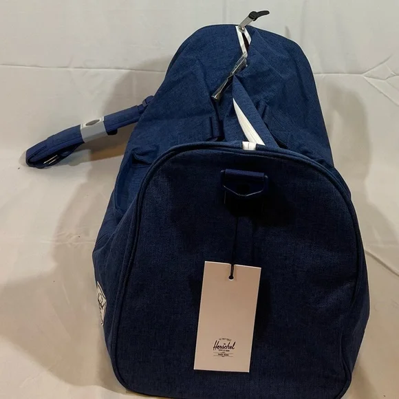 Herschel Ravine Eclipse Crosshatch Duffle Bag Zipper Closure